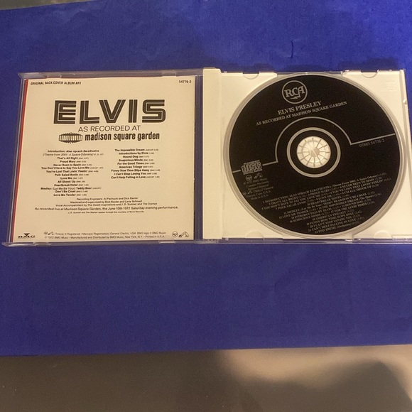 Elvis Presley CD - Picture 3 of 3